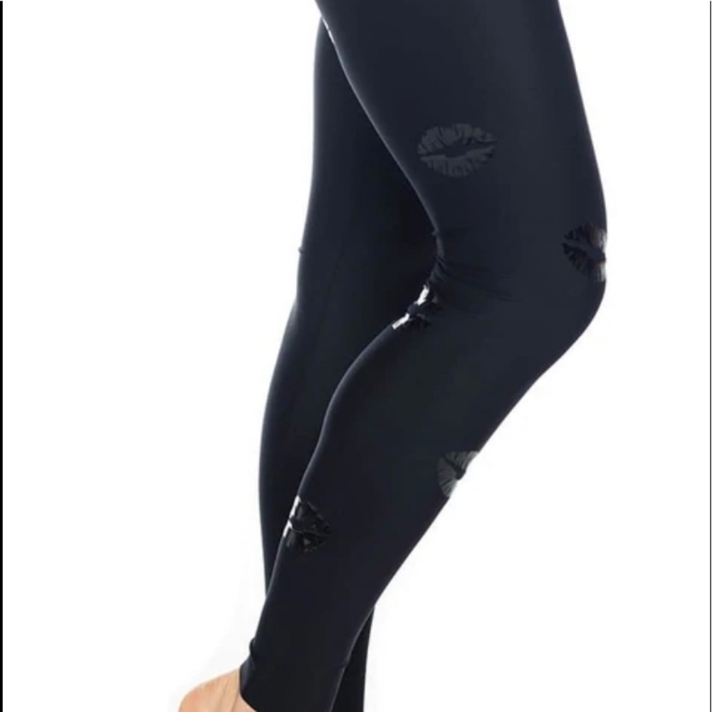 Size small knockout lux Make Out Ultracor leggings - like new. $198